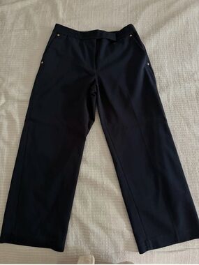 Michael Kors Woman Pants
Navy Size 10 EUC